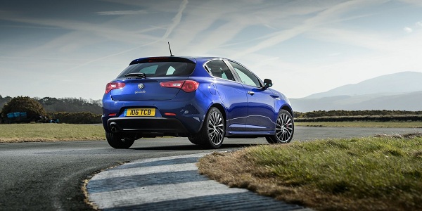 already-on-sale-the-alfa-romeo-giulietta-collezione-elegance-and-sportiness-for-the-top-of-the-range